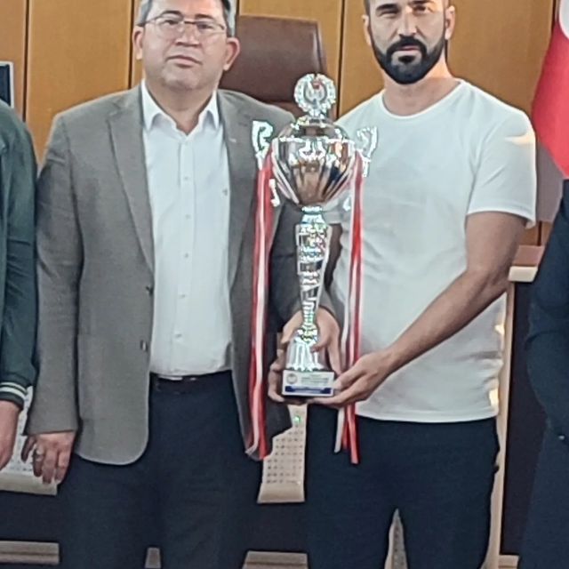 İl Genel Meclis Başkanı Latif Ağır, Goalbal Takımını Tebrik Etti