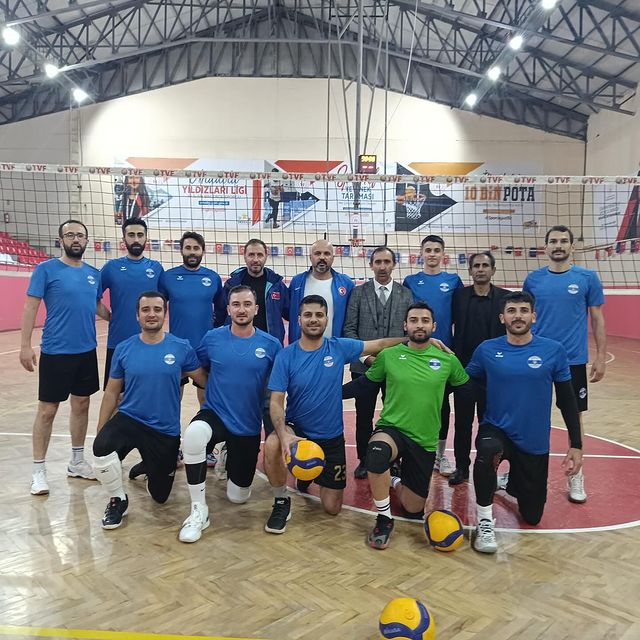 2. Lig Erkek Voleybol Takımı'nın Antrenmanı Ziyaret Edildi